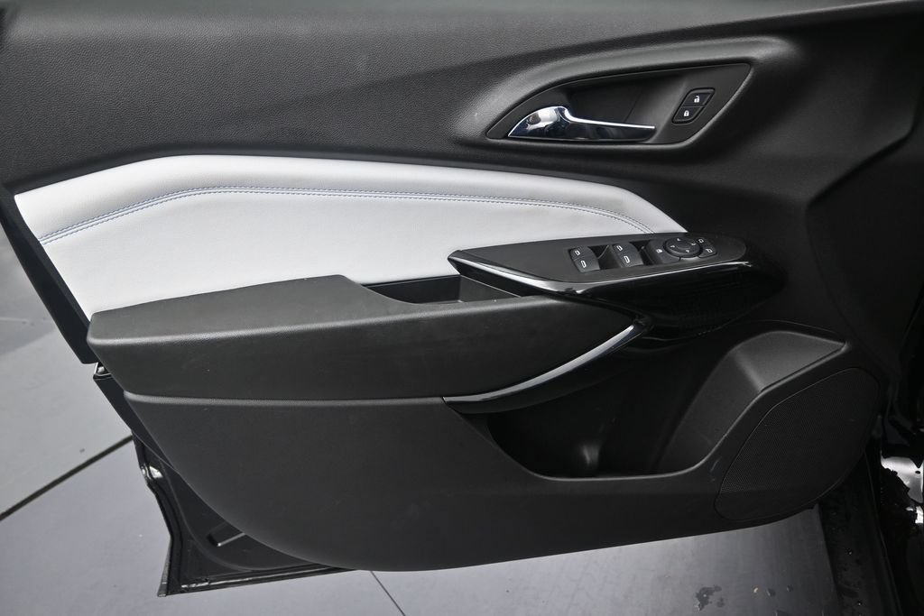 Used 2025 Chevrolet Trax LT FWD image 11