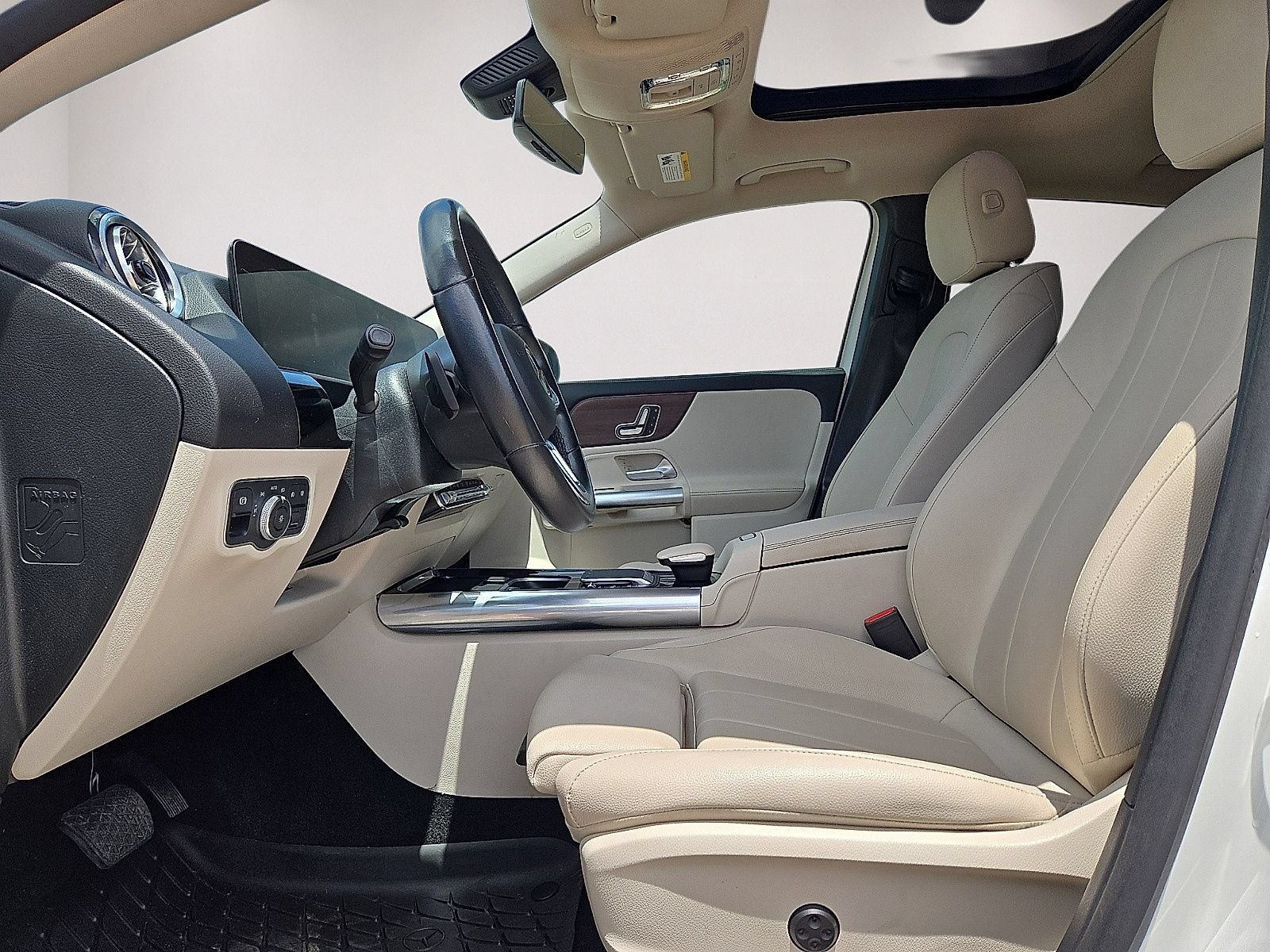 Used 2023 Mercedes-Benz GLA 250 w/ Premium Package image 22