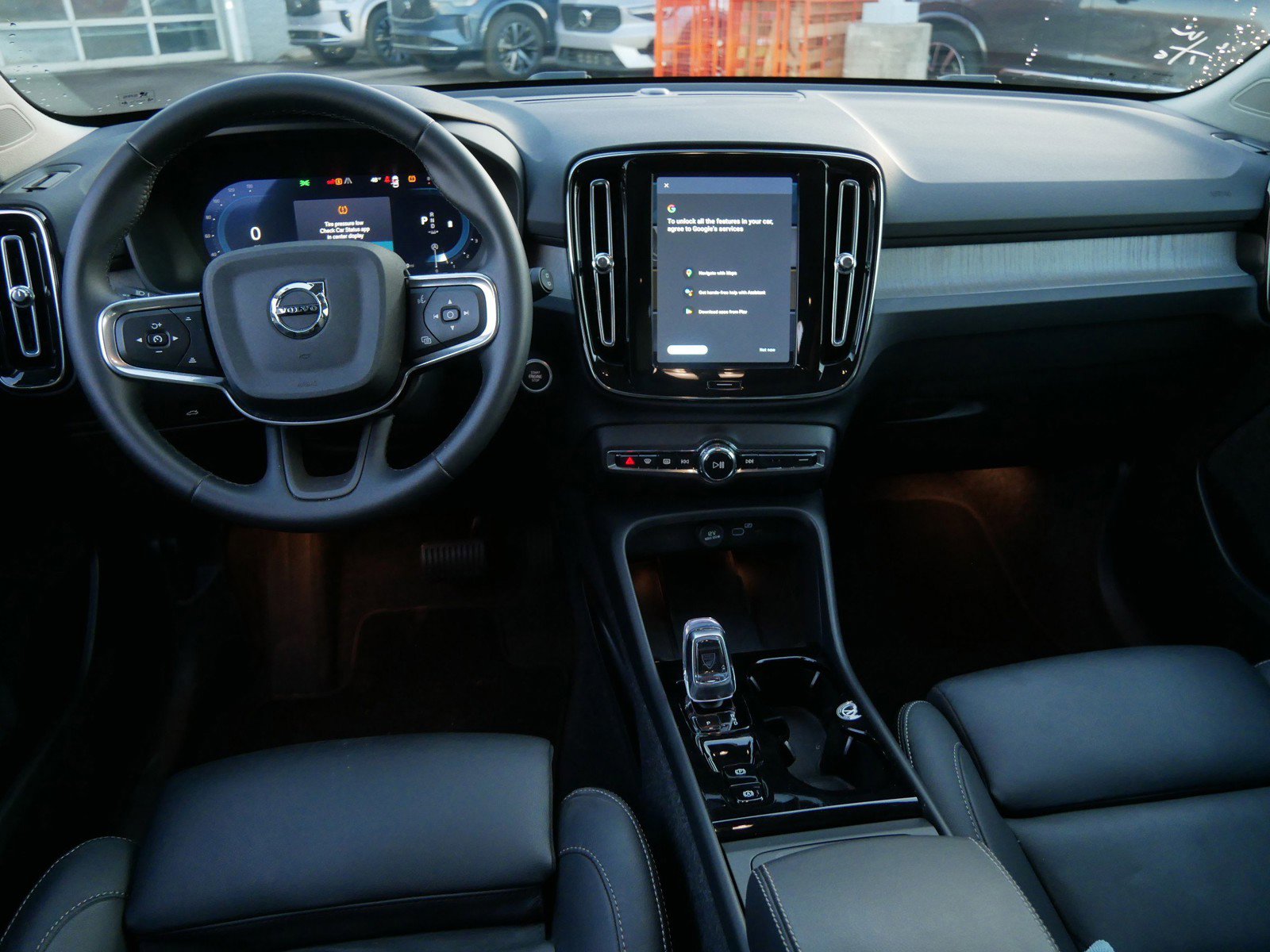 Used 2025 Volvo XC40 B5 Plus image 12