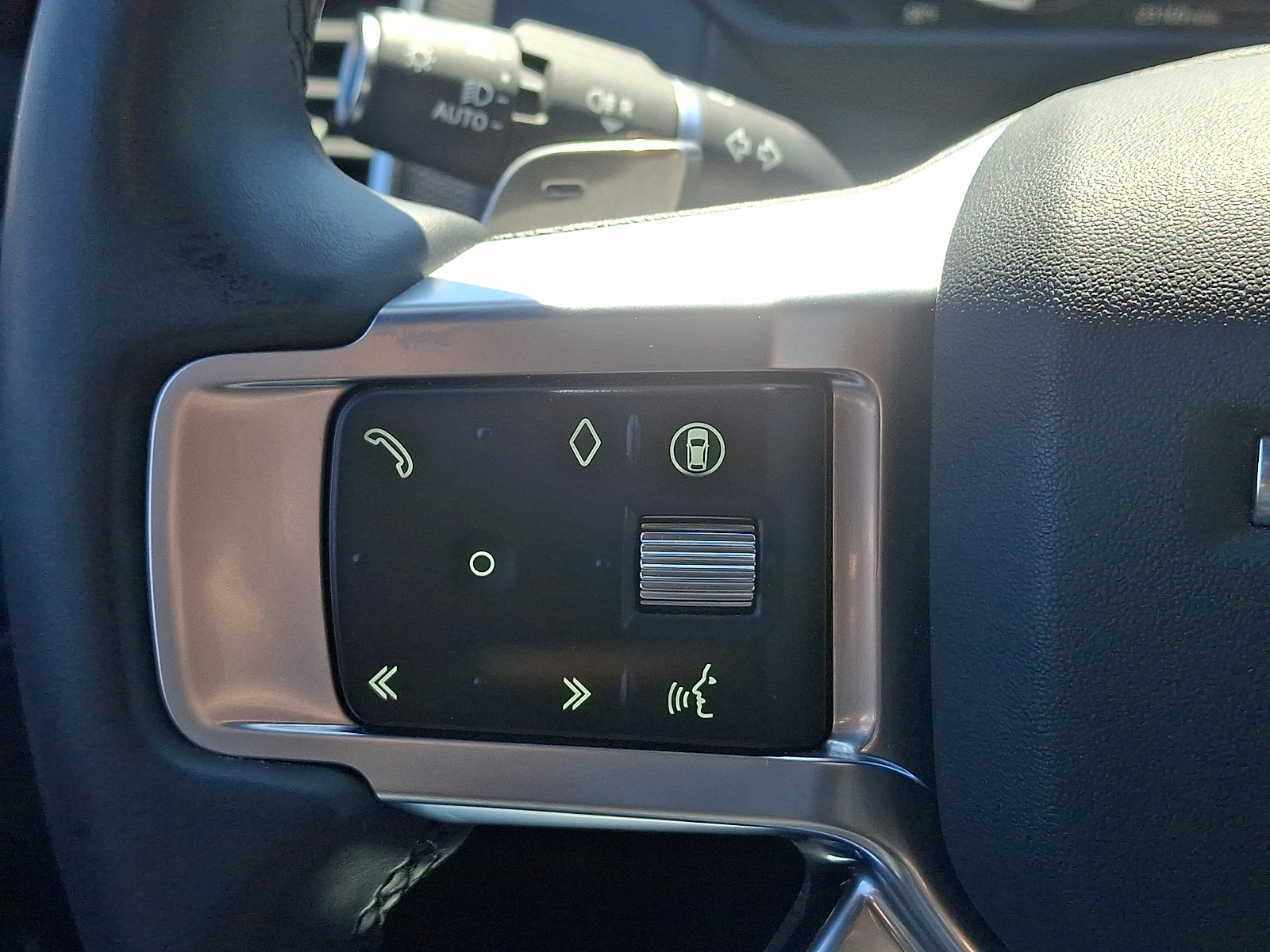 Used 2024 Land Rover Discovery Dynamic SE image 23