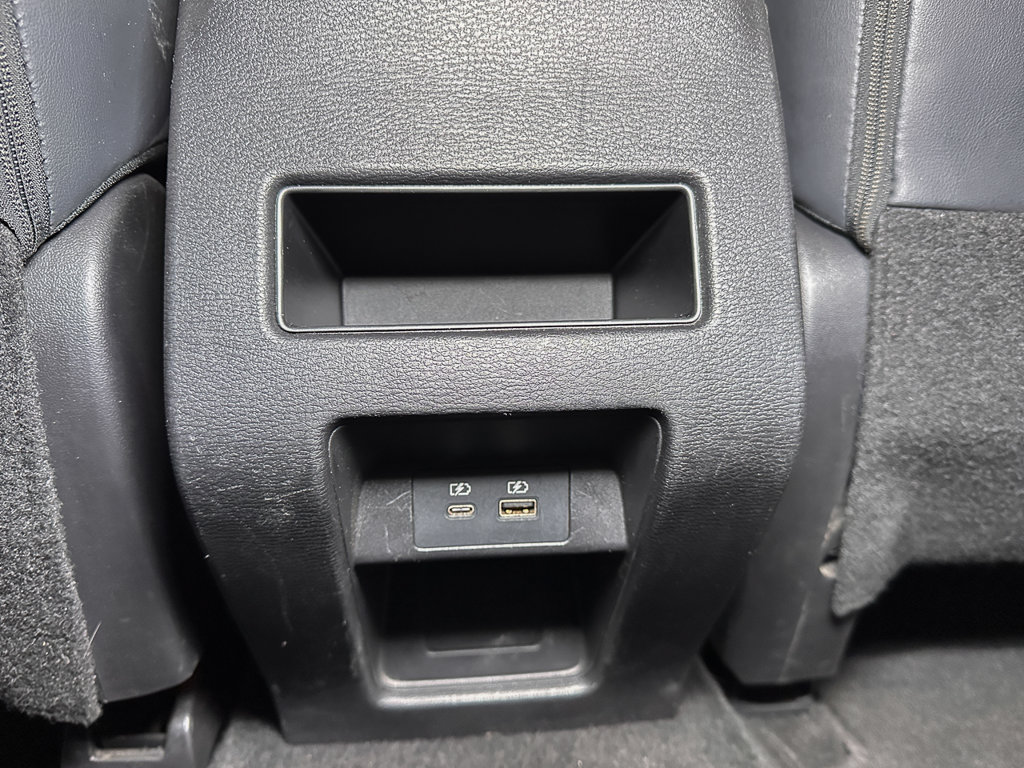 Used 2024 Mitsubishi Outlander AWD image 29