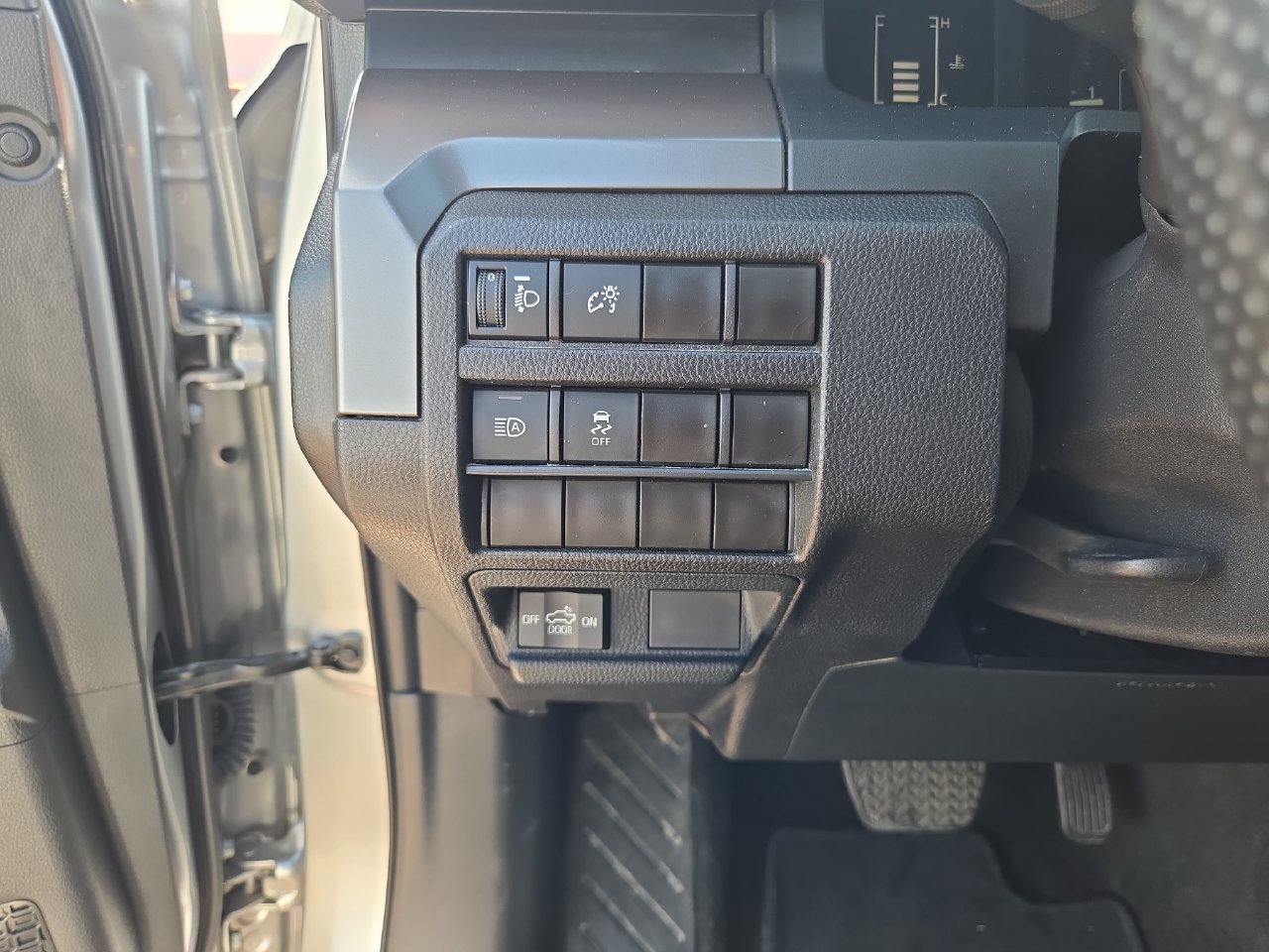 Used 2024 Toyota Tacoma SR5 AWD/4WD image 21