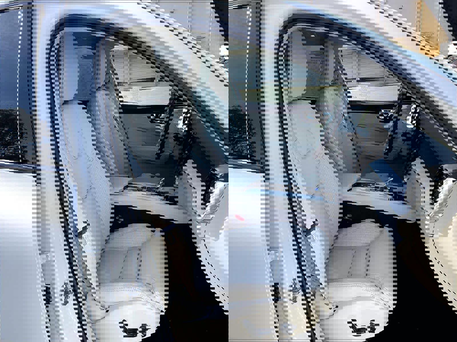 New 2026 Volvo XC60 T8 Ultra w/ Climate Package image 31