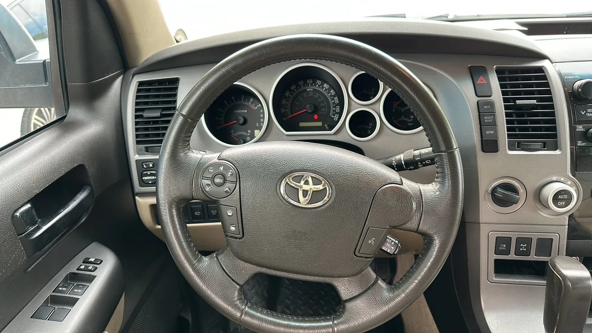 Used 2011 Toyota Sequoia SR5 AWD/4WD image 30
