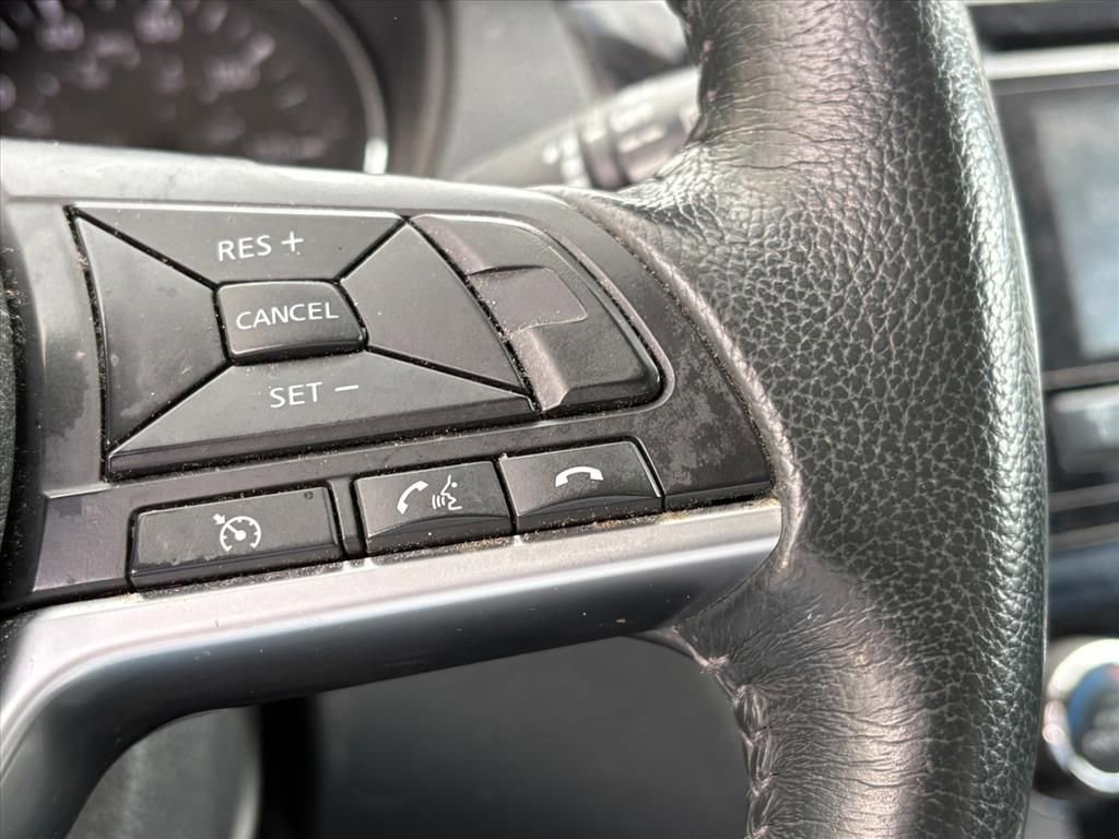 Used 2017 Nissan Rogue SV image 13