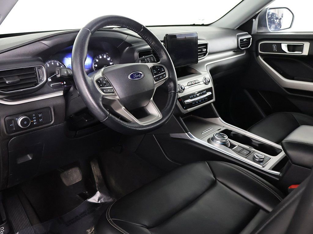 Used 2022 Ford Explorer XLT w/ Equipment Group 202A image 28