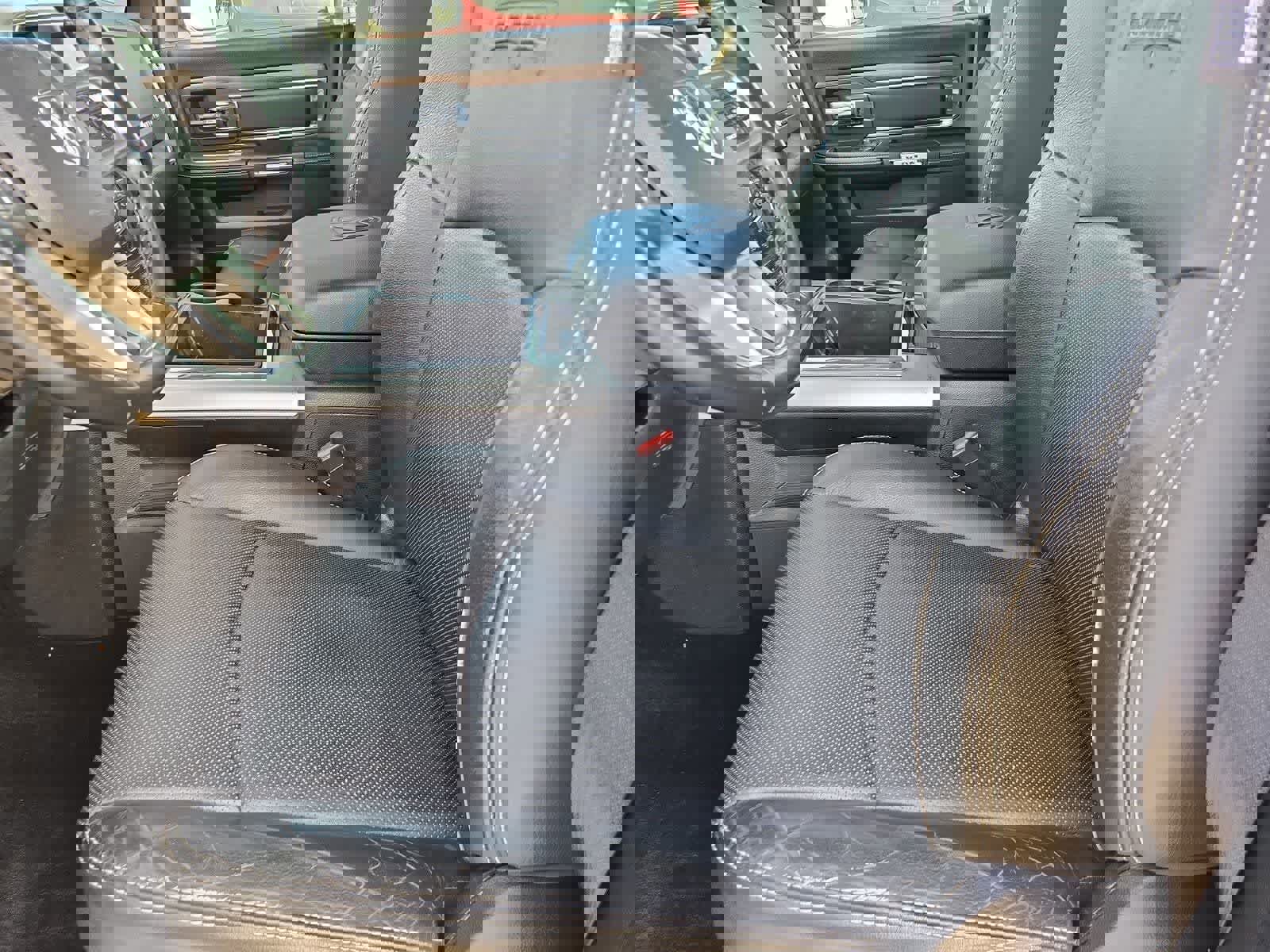 Used 2015 RAM 1500 Laramie w/ Convenience Group AWD/4WD image 15