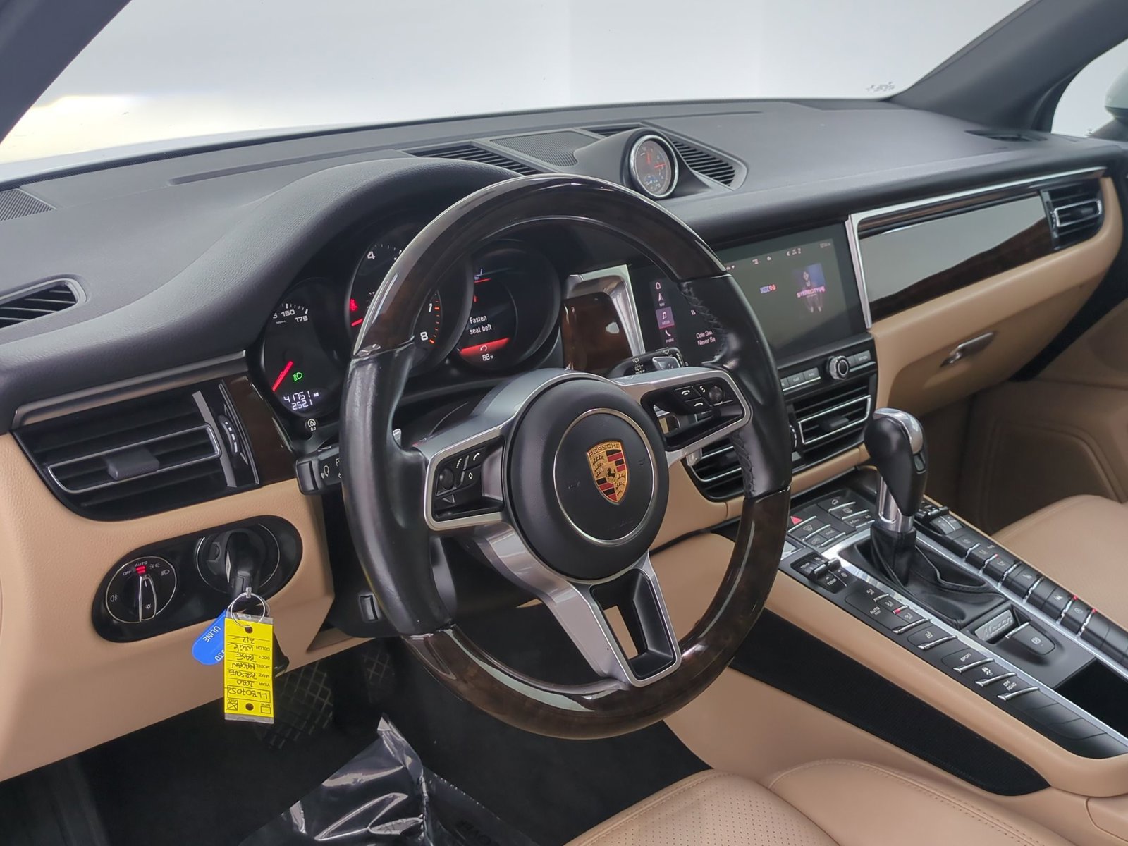 Certified 2020 Porsche Macan AWD/4WD image 4