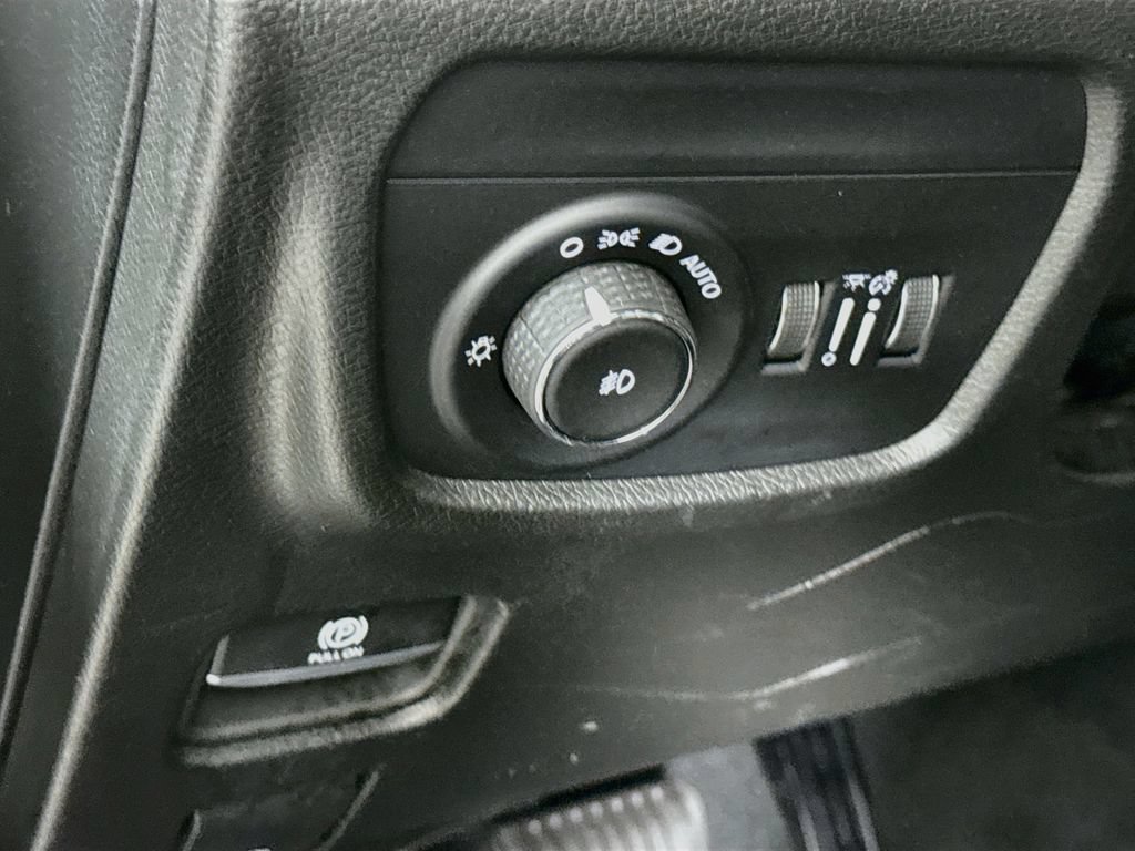 Used 2023 Jeep Grand Cherokee Overland w/ Adv Protech Group III AWD/4WD image 19