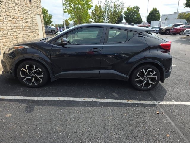 Used 2018 Toyota C-HR XLE FWD image 17