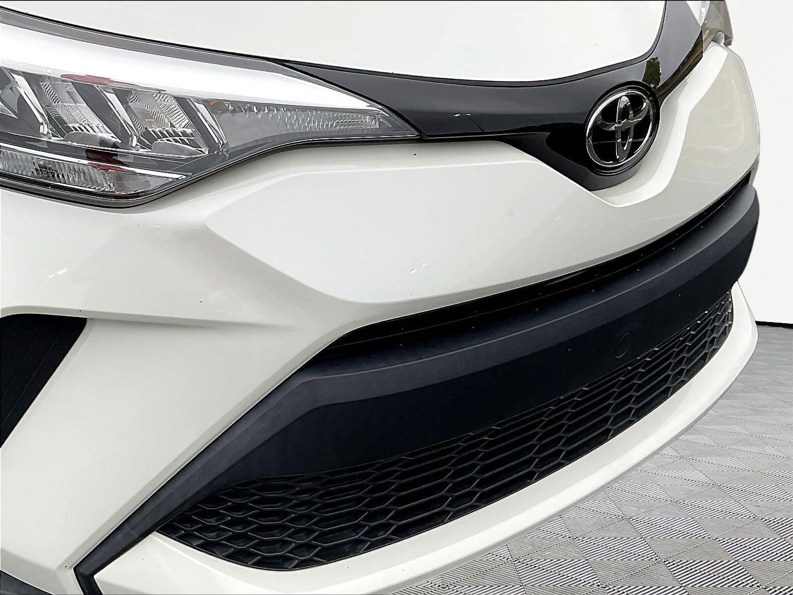 Used 2021 Toyota C-HR XLE FWD image 31