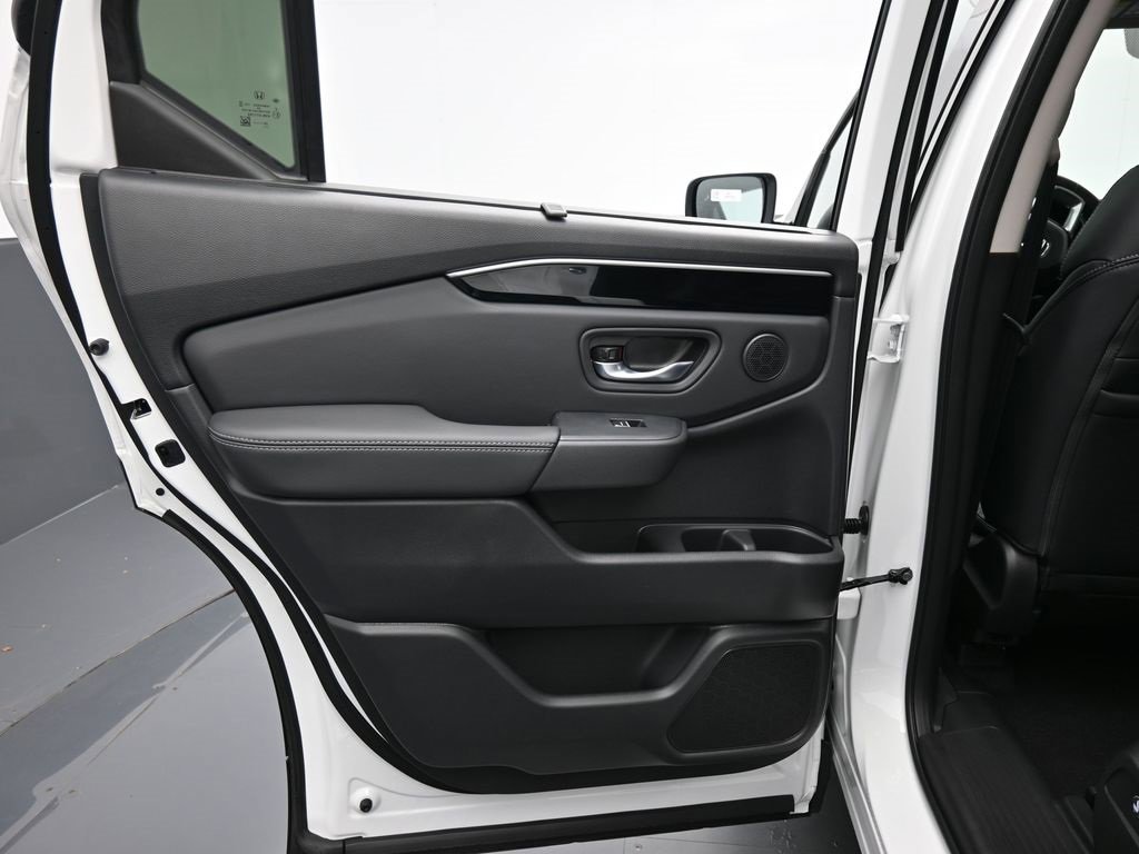 New 2025 Honda Pilot Touring image 35