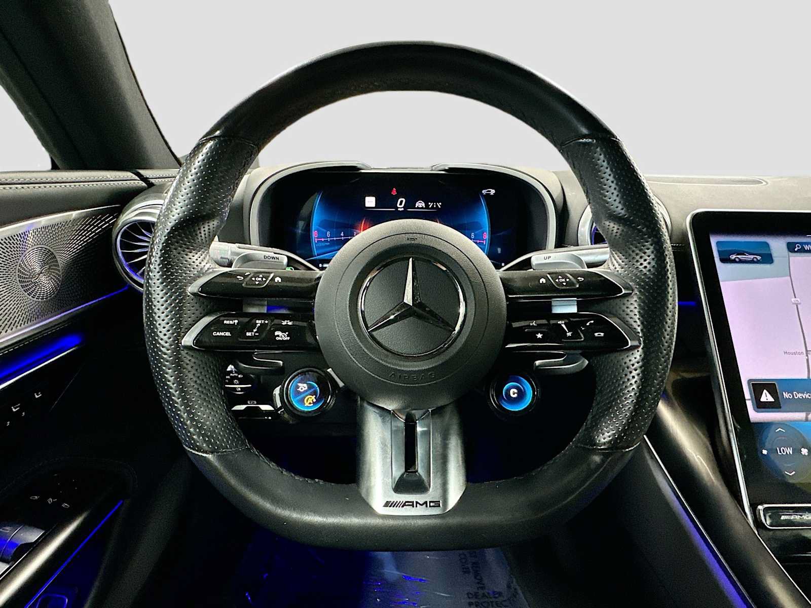 Used 2022 Mercedes-Benz SL 55 AMG 4MATIC w/ Driver Assistance Package image 11