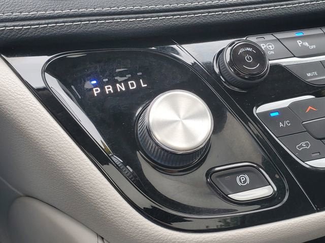 Used 2022 Chrysler Pacifica Limited FWD image 24