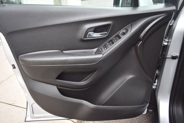 Used 2017 Chevrolet Trax LS FWD image 16