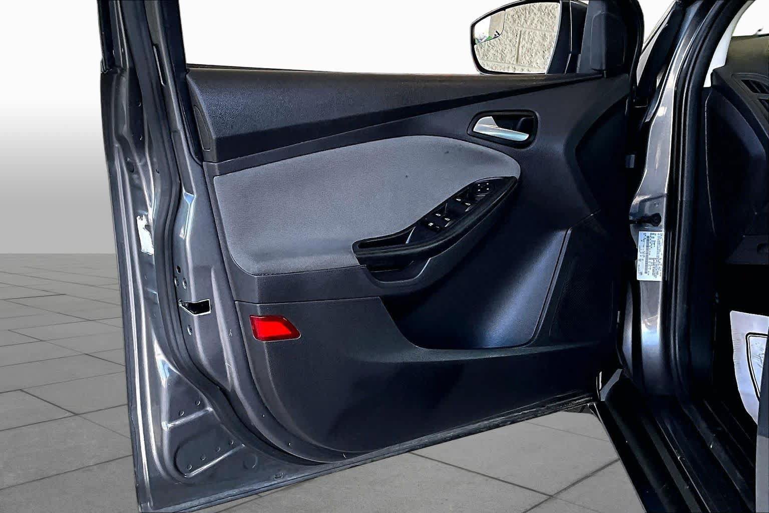 Used 2014 Ford Focus SE FWD image 20