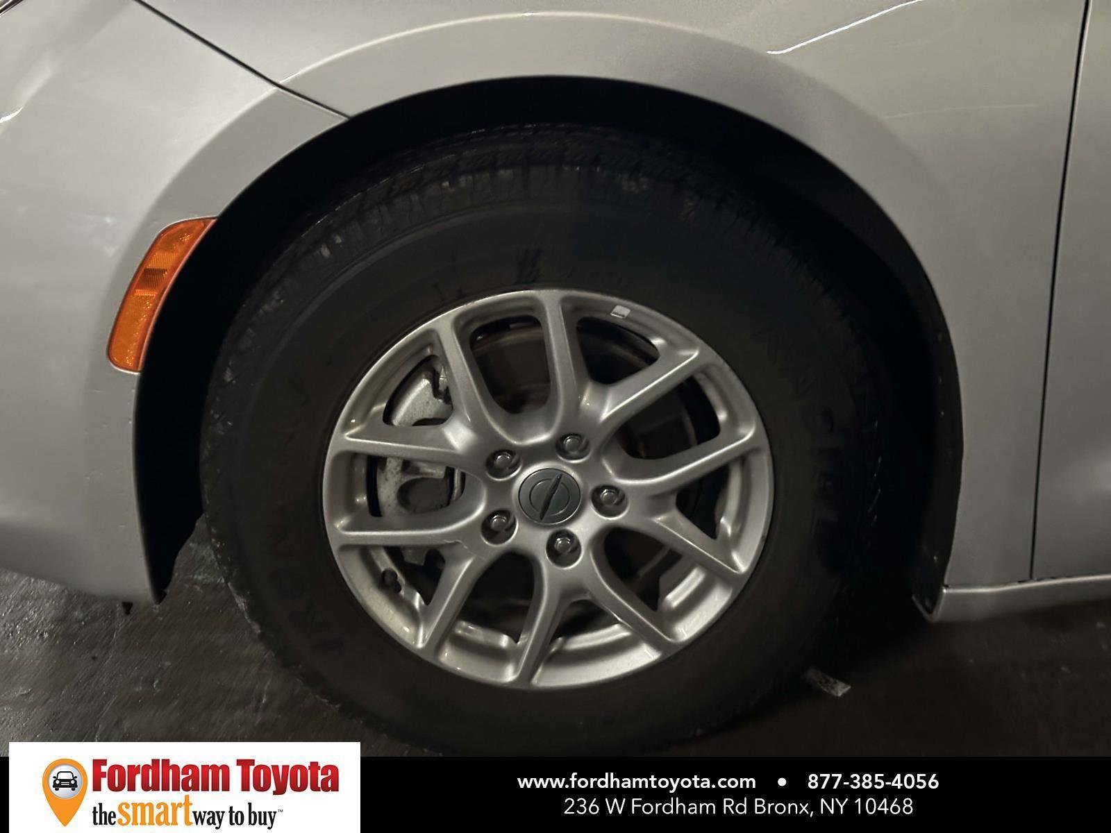 Used 2024 Chrysler Voyager LX image 9