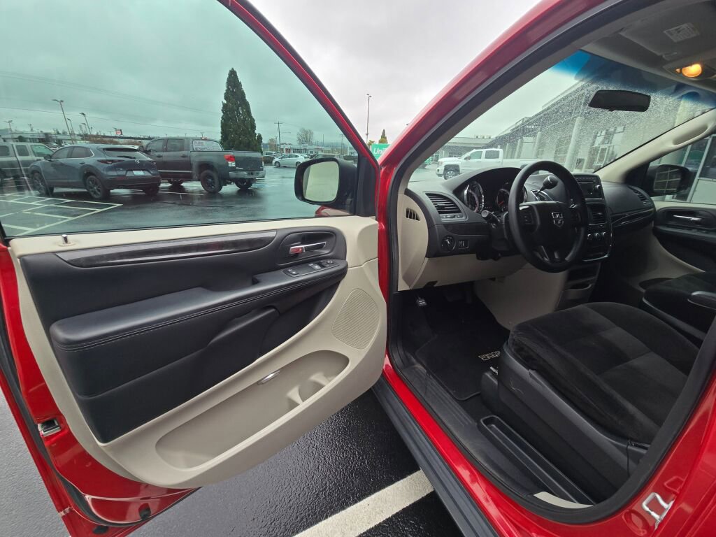 Used 2015 Dodge Grand Caravan American Value Package image 16