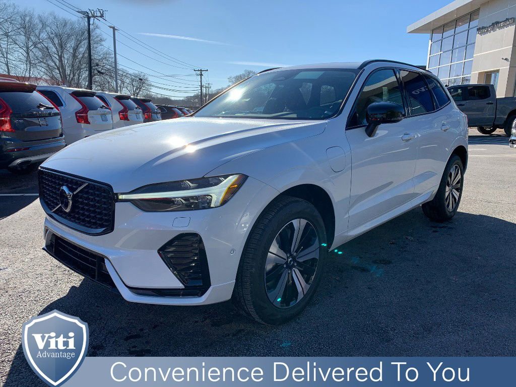 Used 2025 Volvo XC60 T8 Plus w/ Protection Package Premier image 4