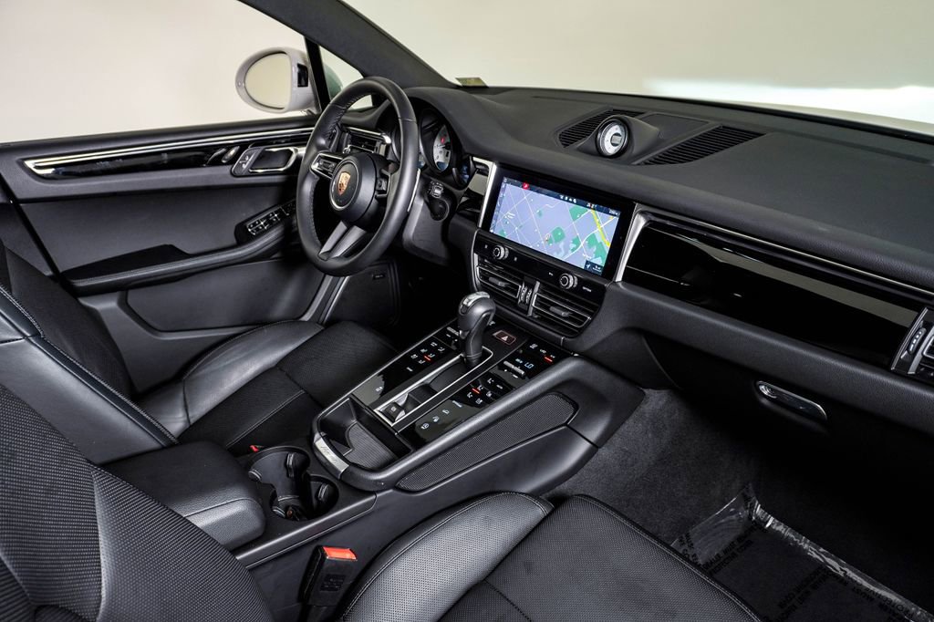 Certified 2026 Porsche Macan AWD/4WD image 14