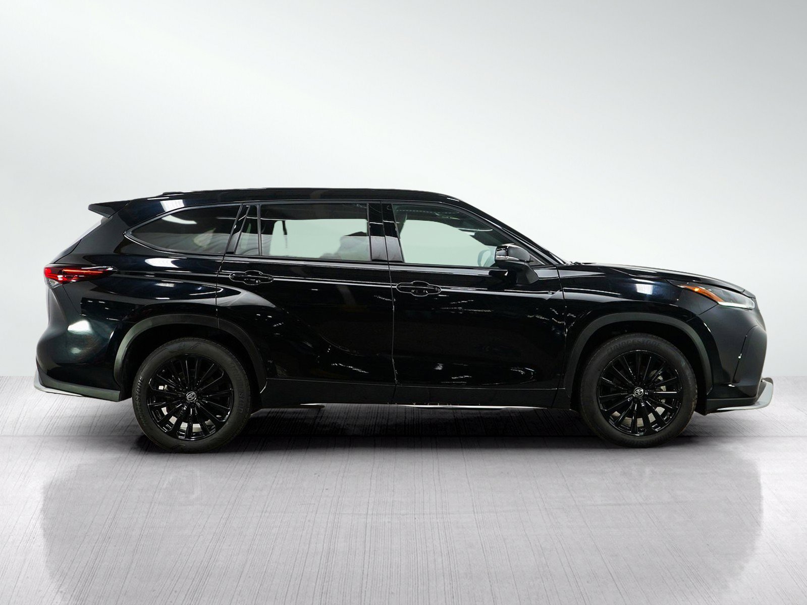 Used 2025 Toyota Highlander XSE AWD/4WD image 6