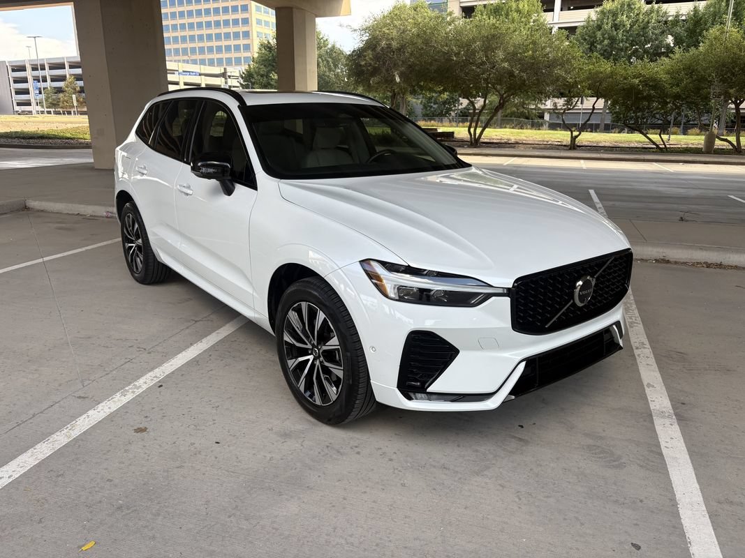 Used 2024 Volvo XC60 B5 Plus AWD/4WD image 4