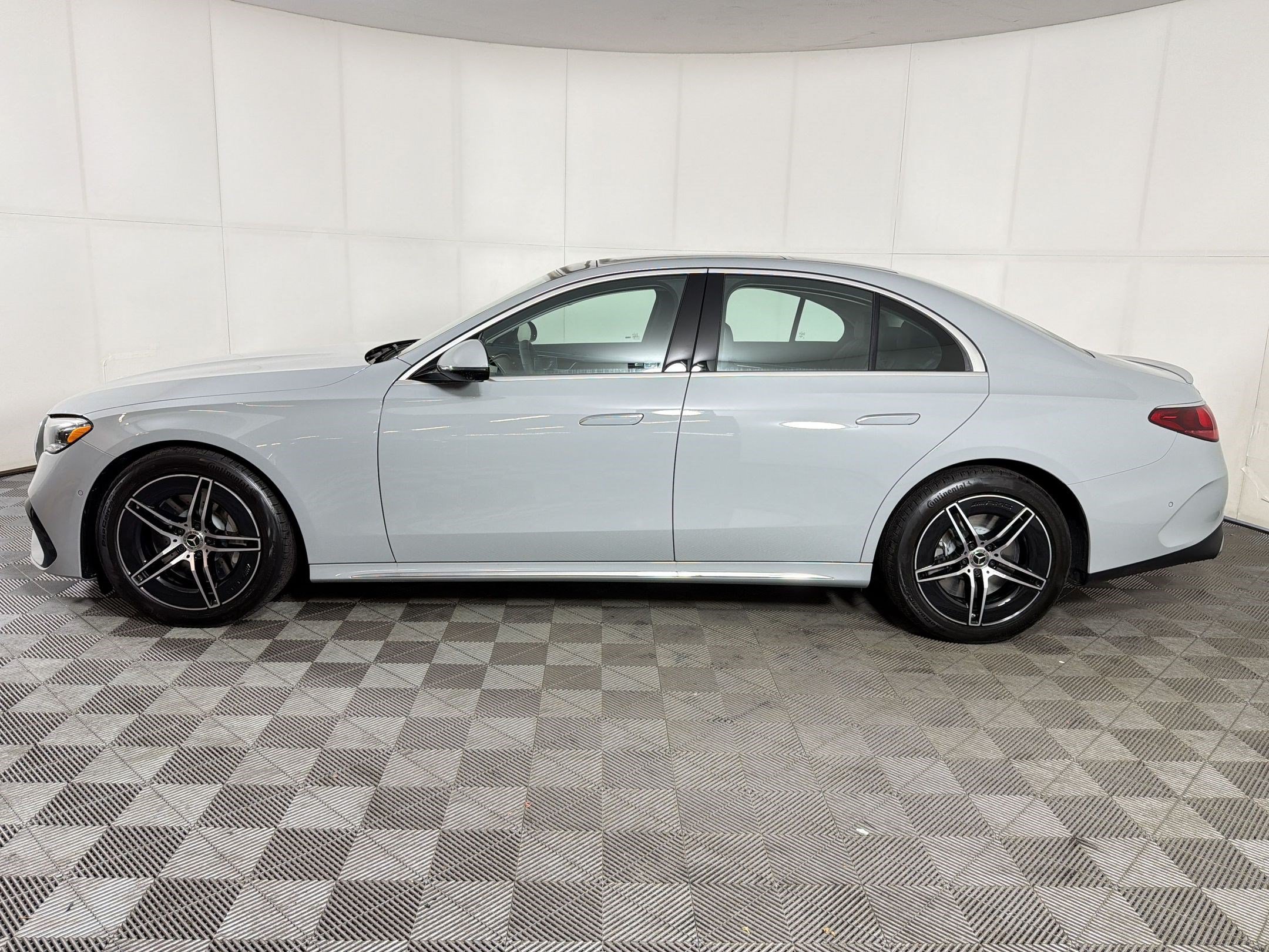 New 2026 Mercedes-Benz E 450 4MATIC Sedan image 2