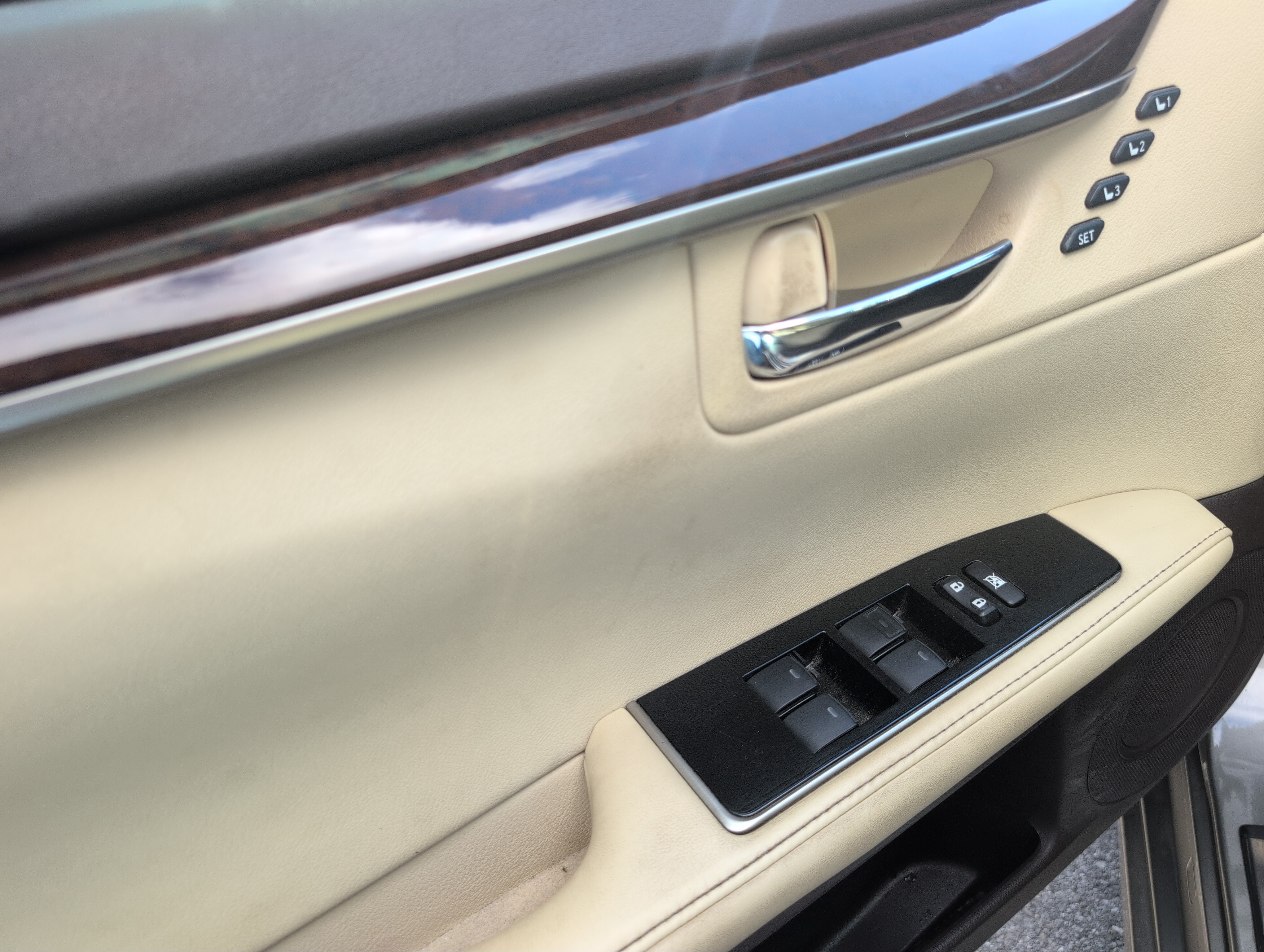 Used 2016 Lexus ES 350 w/ Premium Package w/Wood Trim FWD image 7
