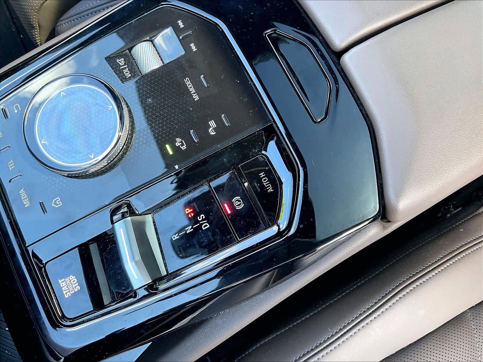 Used 2024 BMW 530i w/ Premium Package RWD image 18
