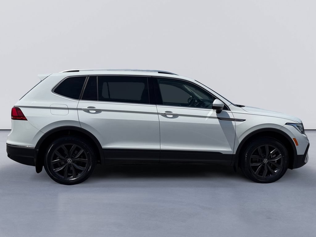Used 2024 Volkswagen Tiguan SE FWD image 2