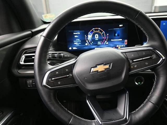 Used 2025 Chevrolet Traverse LT image 8