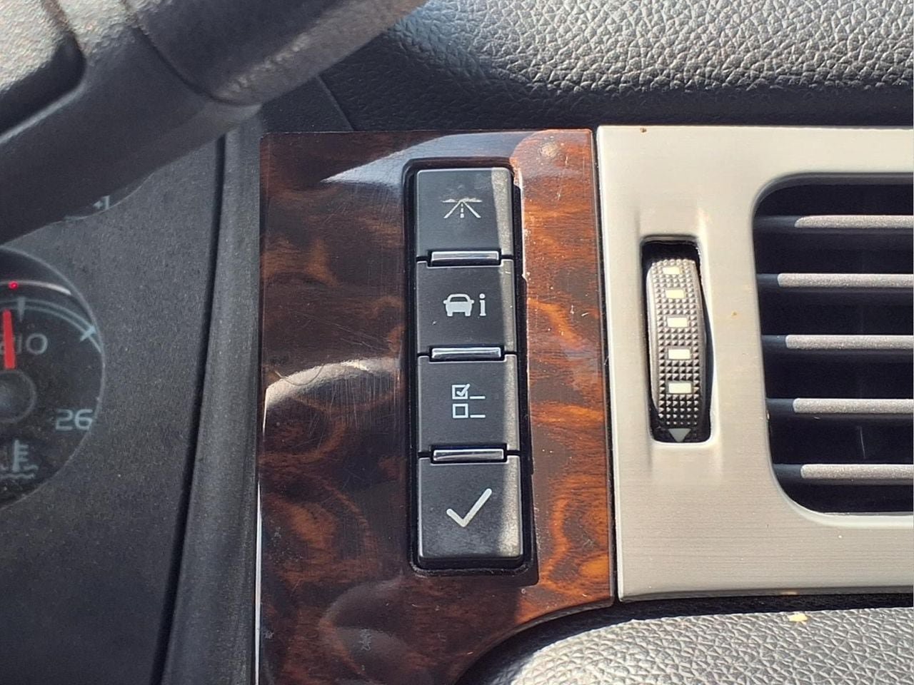 Used 2013 GMC Yukon Denali AWD/4WD image 16