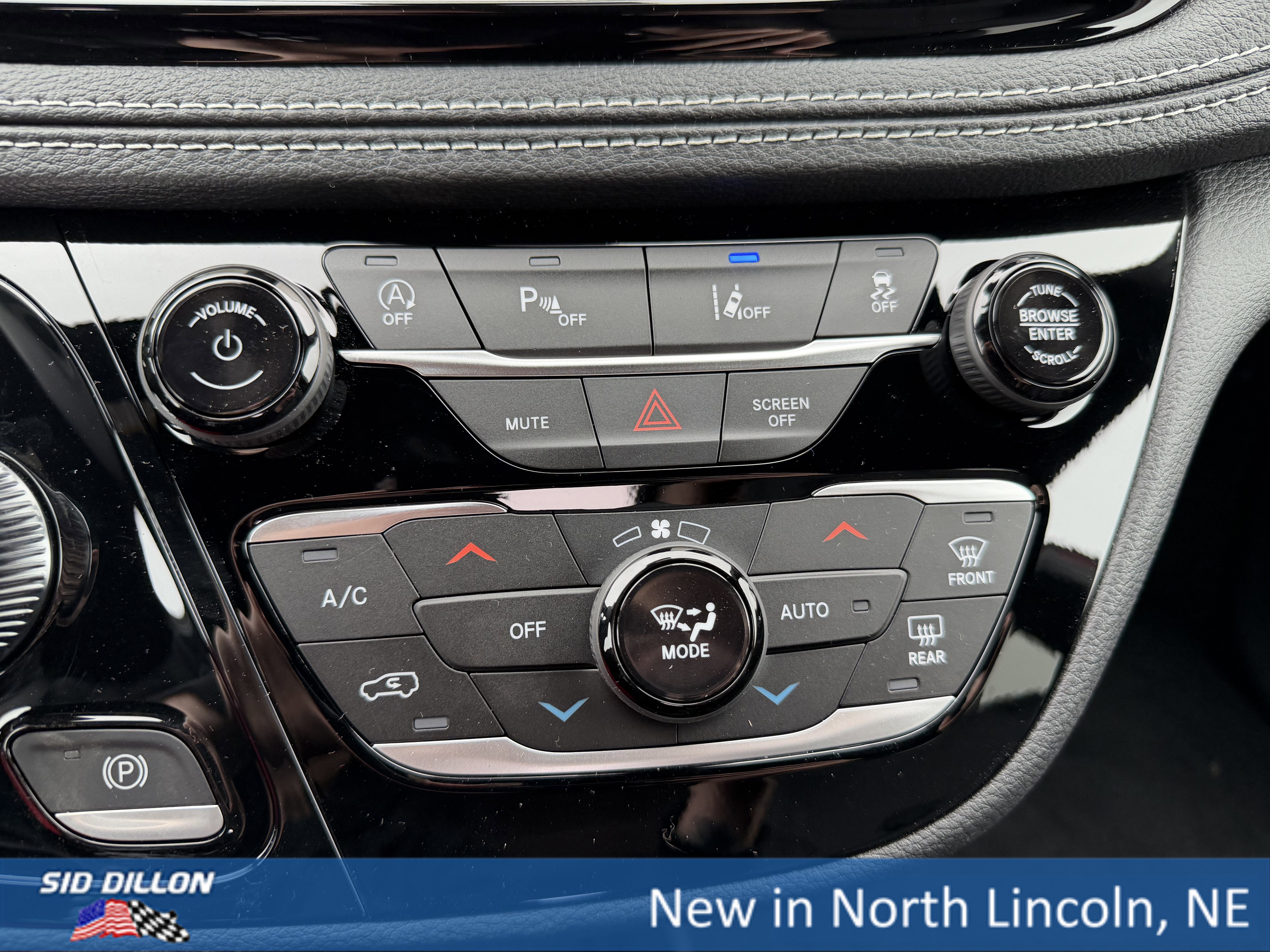 New 2026 Chrysler Pacifica Select image 12