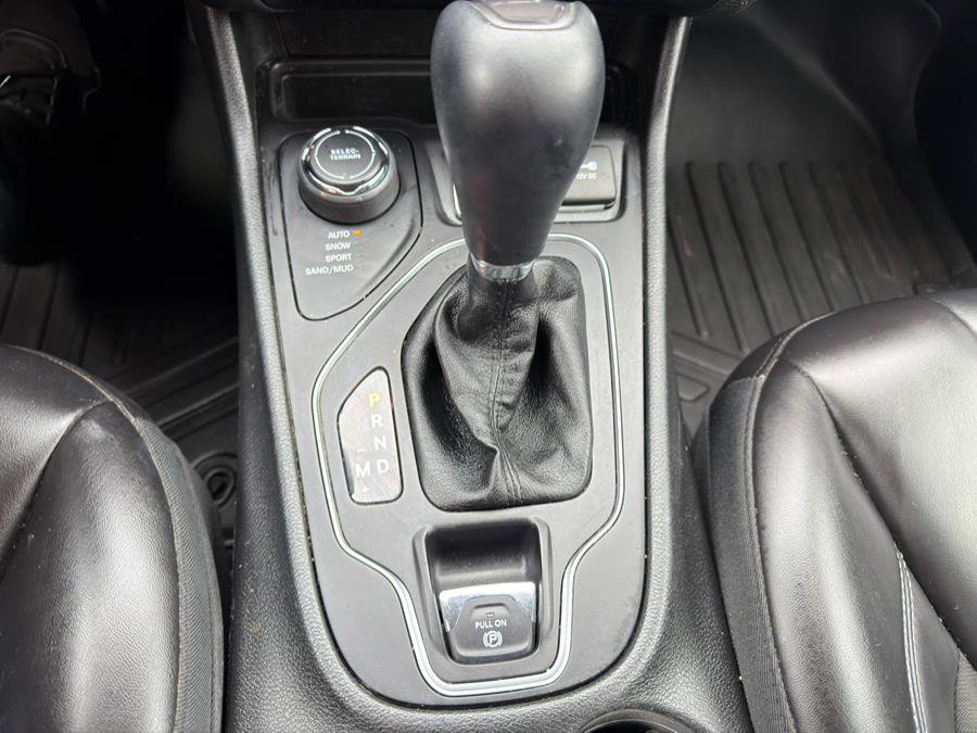 Used 2019 Jeep Cherokee Latitude Plus image 20