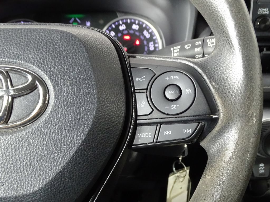 Used 2021 Toyota RAV4 LE FWD image 23