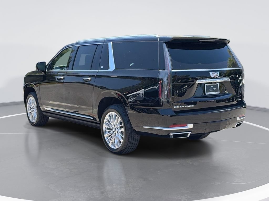 Certified 2026 Cadillac Escalade ESV Luxury RWD image 5