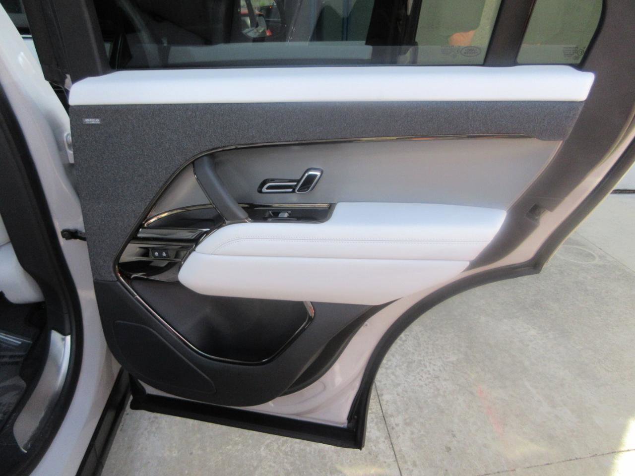 Used 2024 Land Rover Range Rover Sport SE image 30