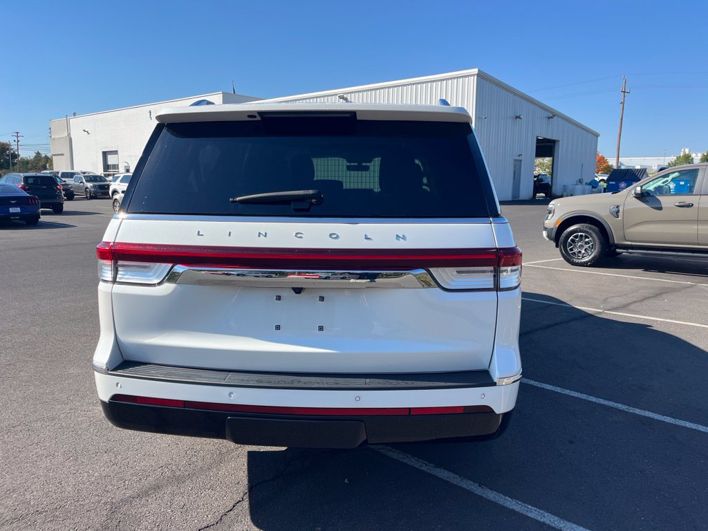Used 2024 Lincoln Navigator L Reserve AWD/4WD image 5
