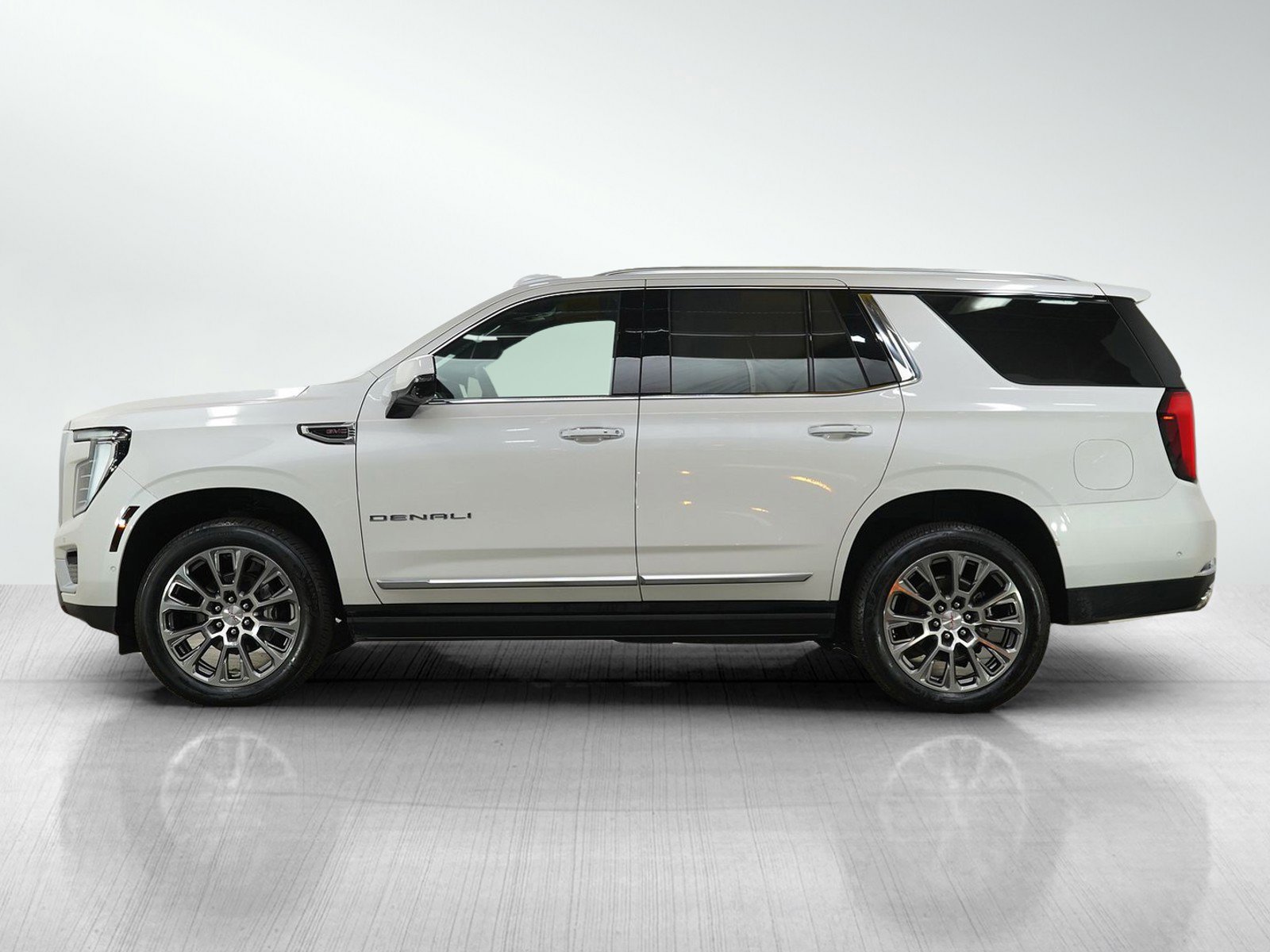 Used 2025 GMC Yukon Denali w/ Denali Reserve Package AWD/4WD image 2