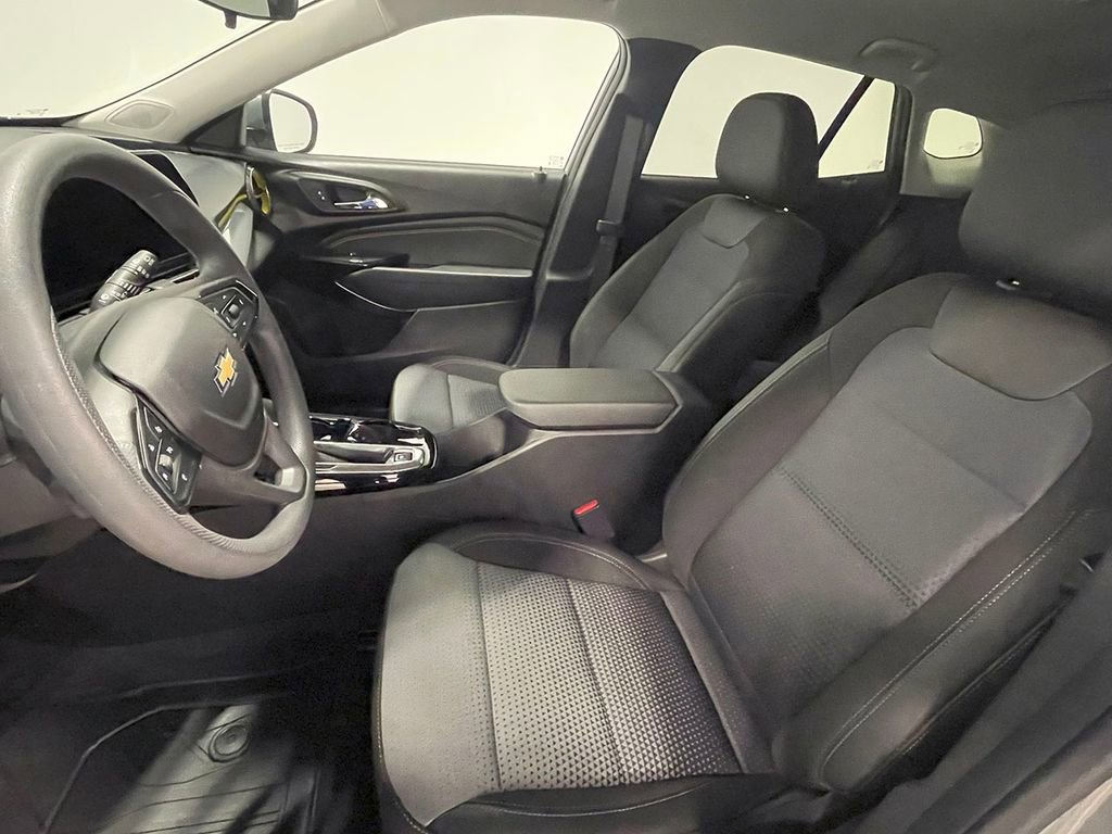 Used 2024 Chevrolet Trax LT image 3