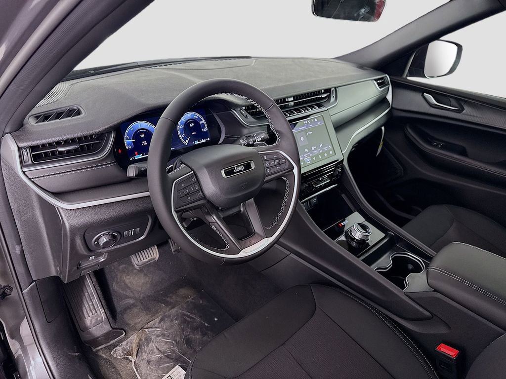 New 2025 Jeep Grand Cherokee L Laredo image 24