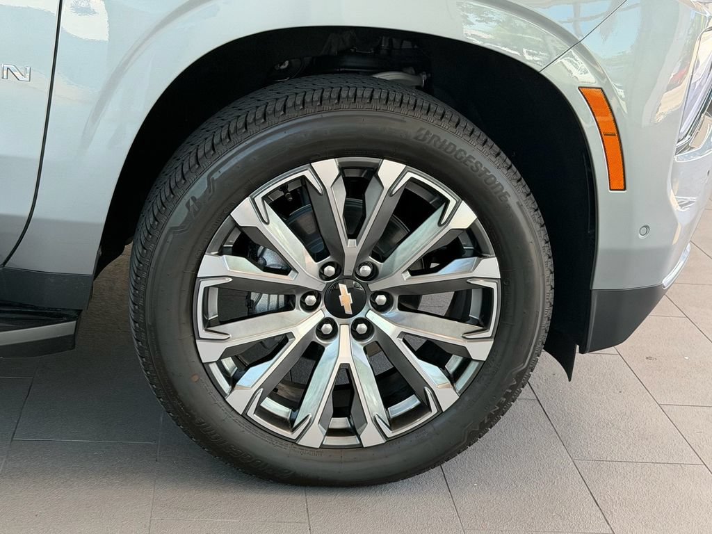 Certified 2026 Chevrolet Suburban High Country w/ Sun And Tow Package RWD image 9