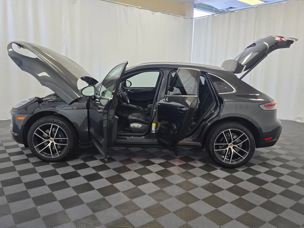 Certified 2024 Porsche Macan image 13
