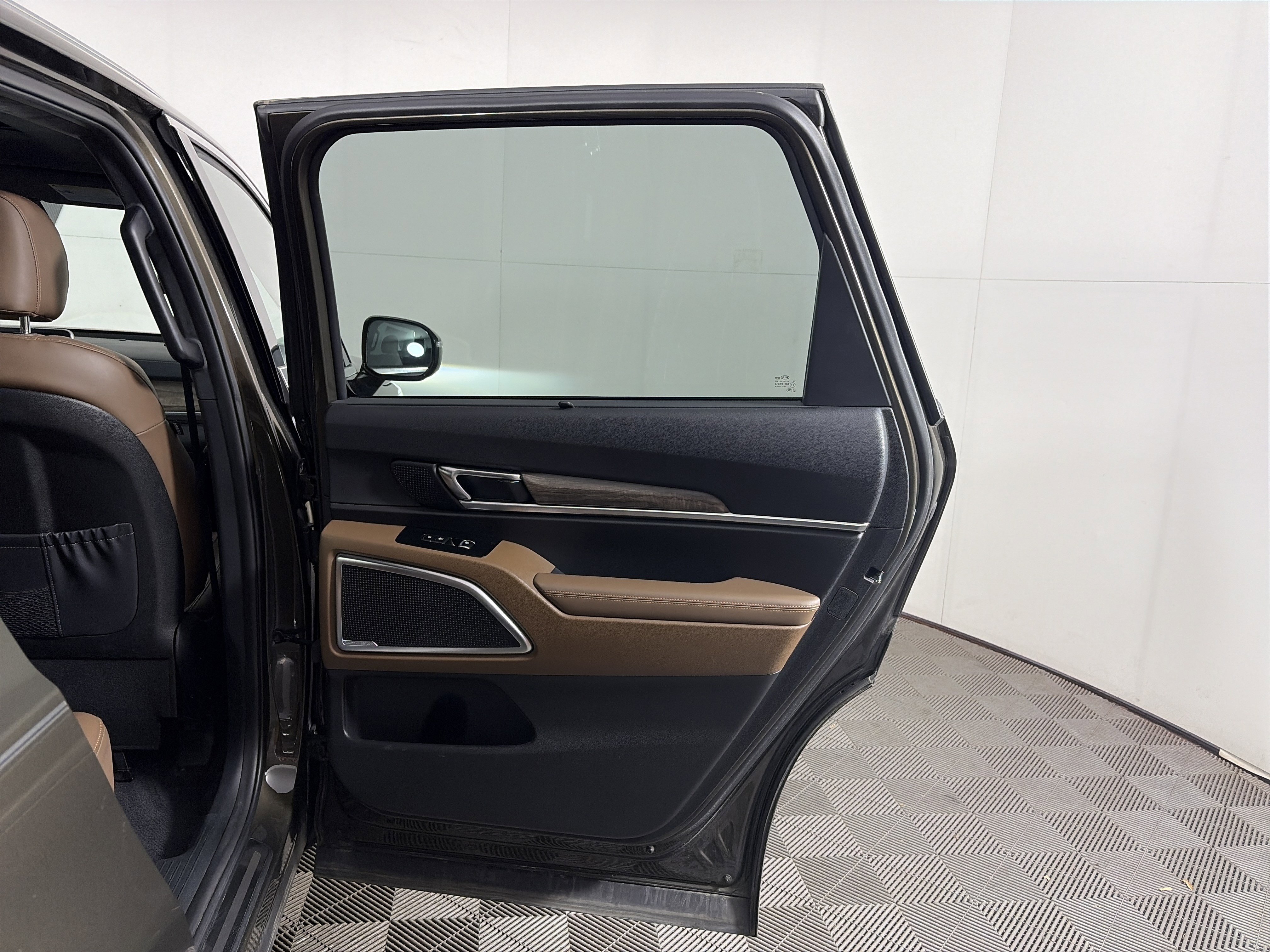 Used 2020 Kia Telluride SX w/ SX Prestige Package image 41