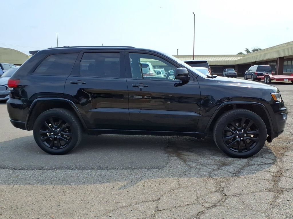 Used 2021 Jeep Grand Cherokee Laredo X AWD/4WD image 6