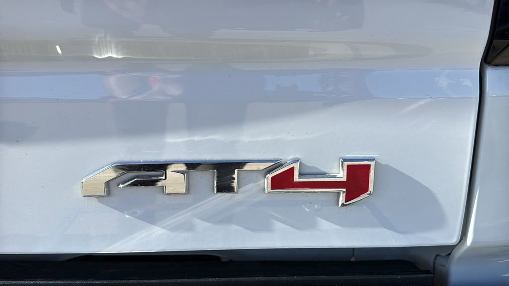 Used 2024 GMC Sierra 1500 AT4 w/ Technology Package image 6