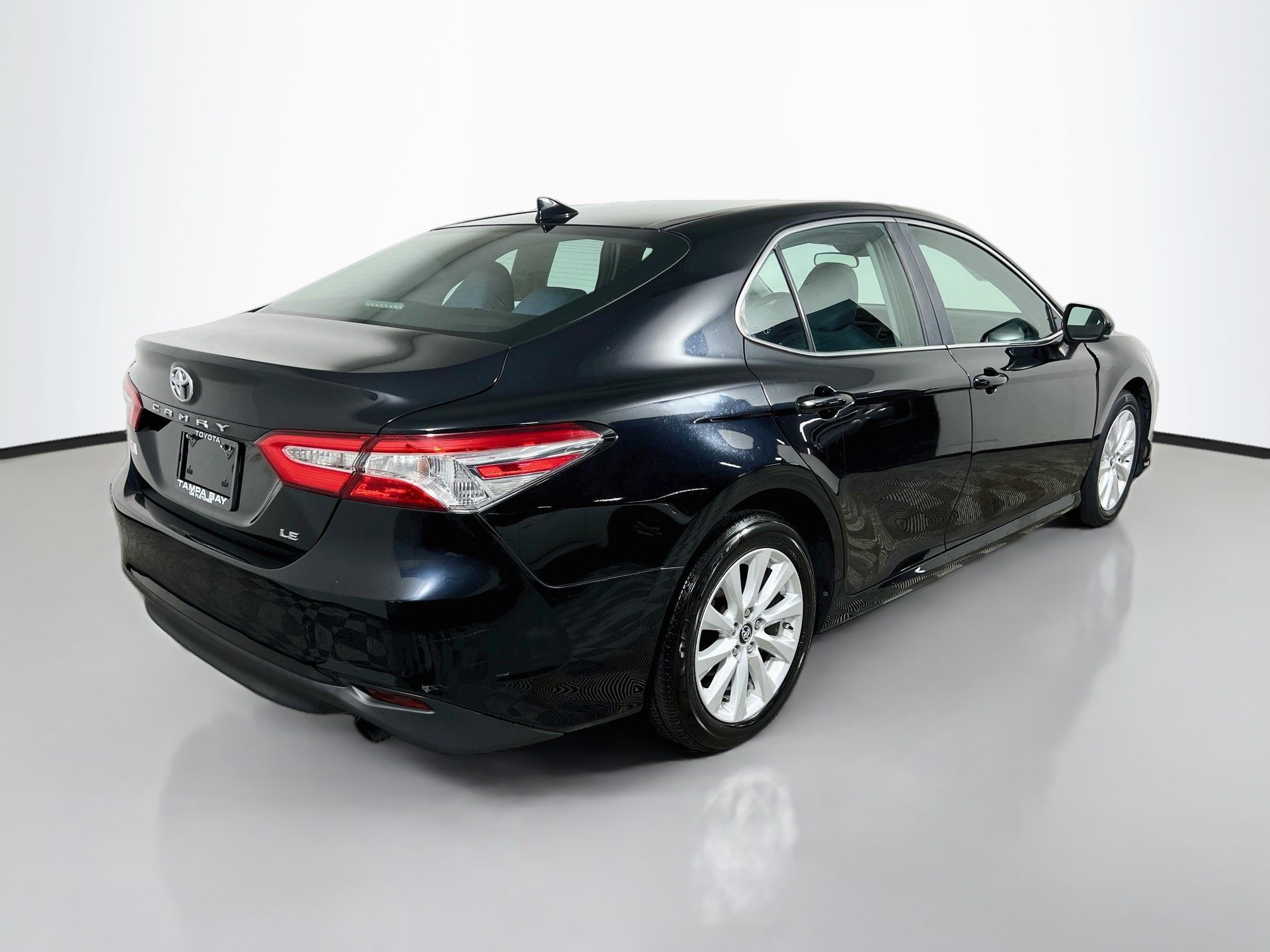Used 2019 Toyota Camry LE FWD image 4