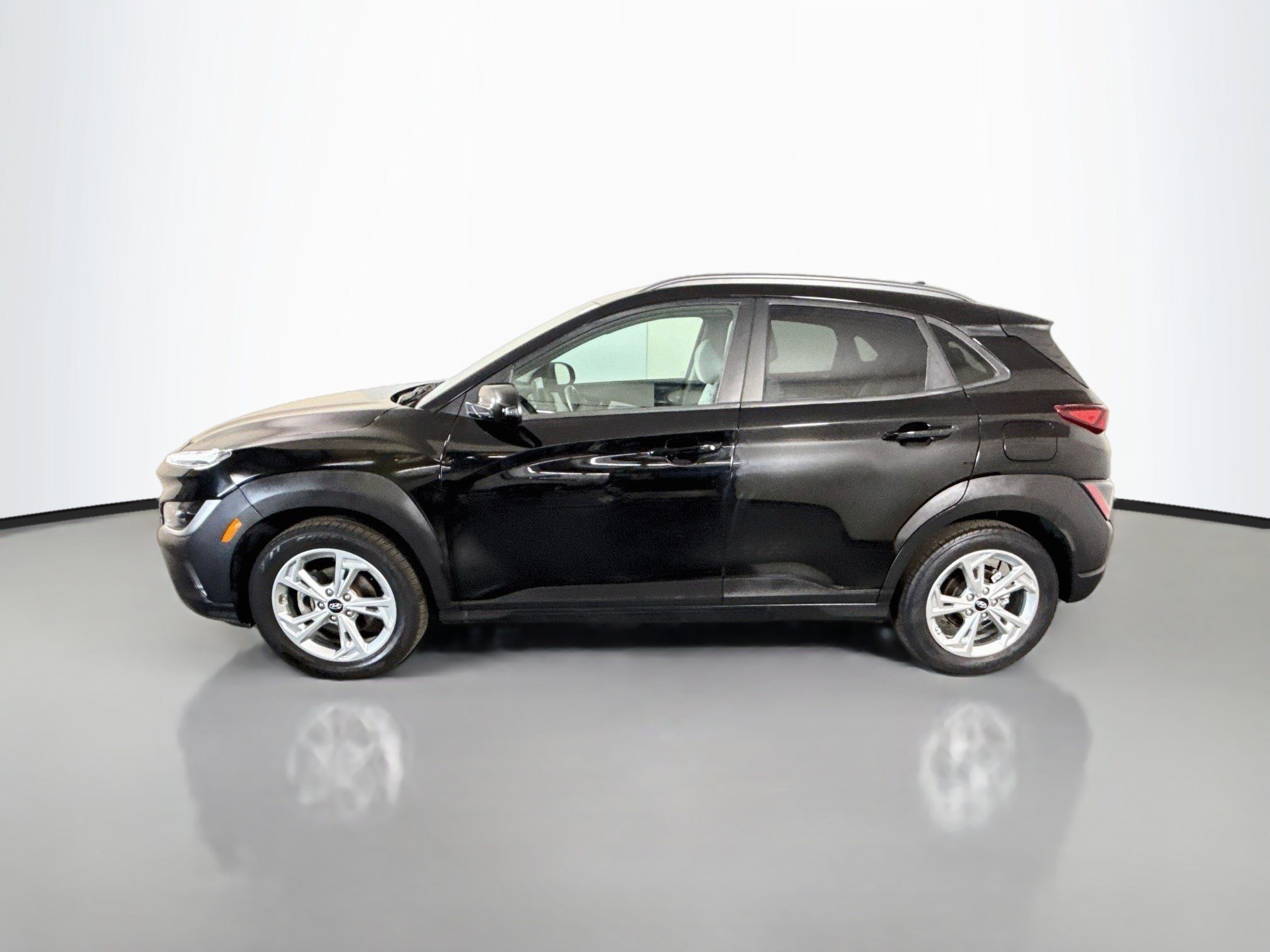 Used 2022 Hyundai Kona SEL FWD image 6
