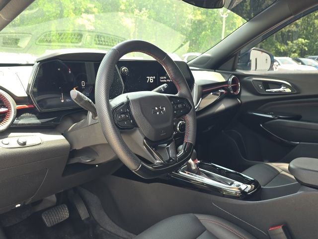 Used 2025 Chevrolet Trax RS w/ Sunroof Package FWD image 21