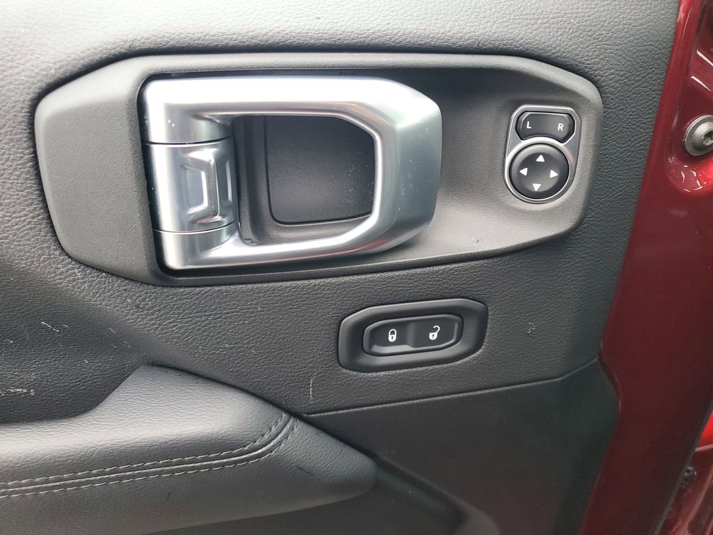 Used 2022 Jeep Wrangler Unlimited Sahara AWD/4WD image 9